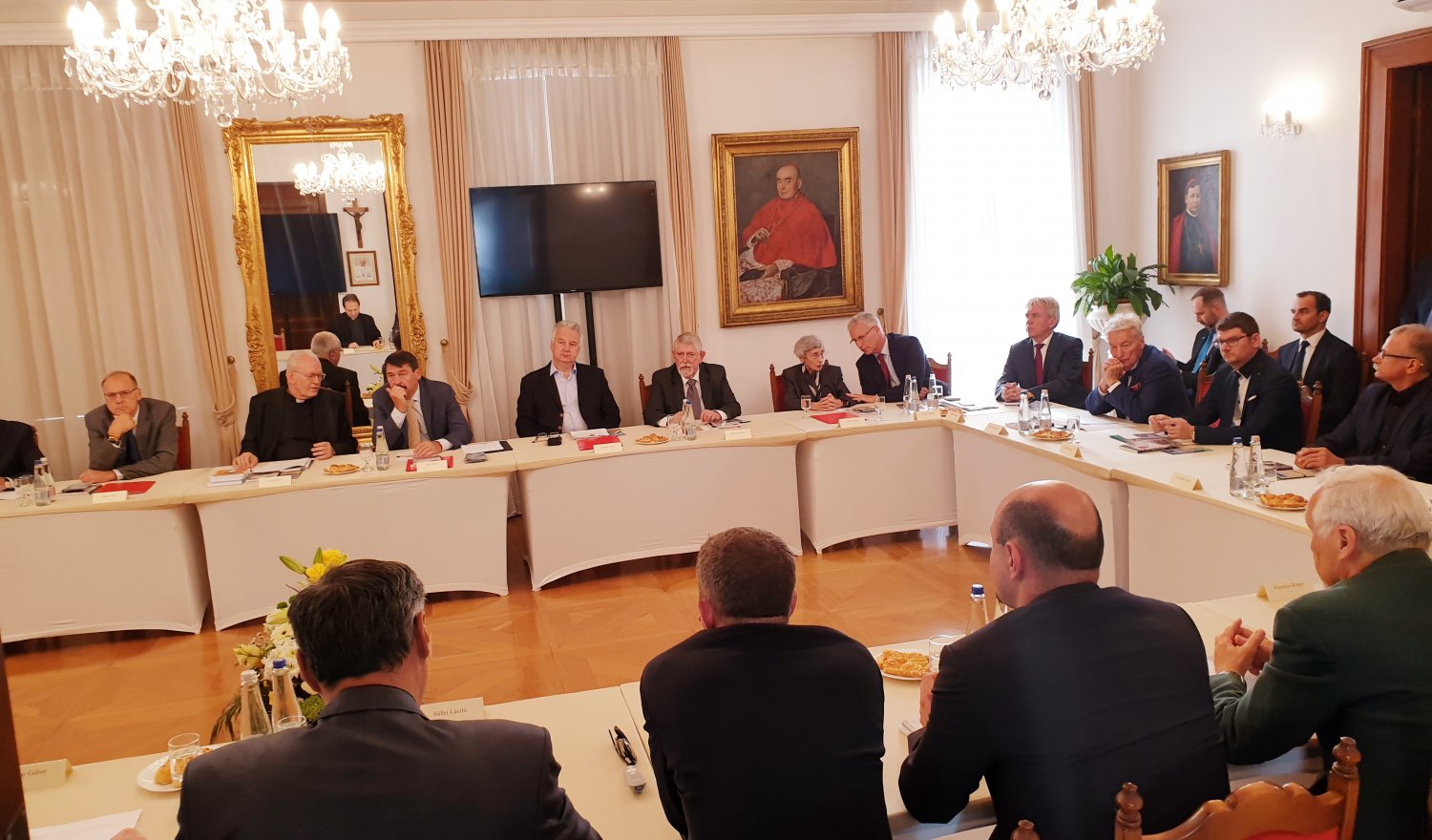 Megtartotta ülését a Nemzetközi Eucharisztikus ...